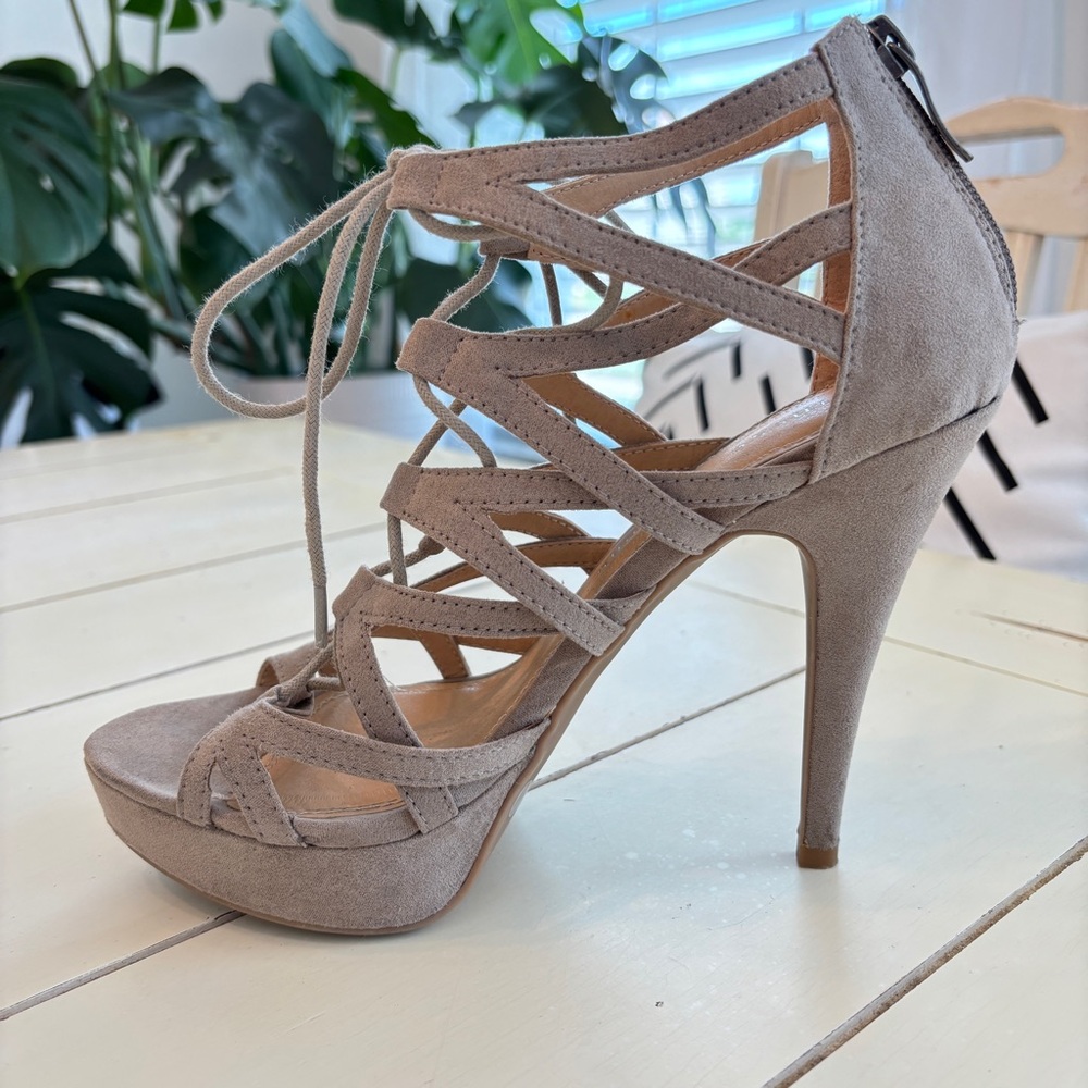Chinese Laundry Strappy Sandal Heels Women’s 7.5 Beige Taupe - Picture 2 of 16